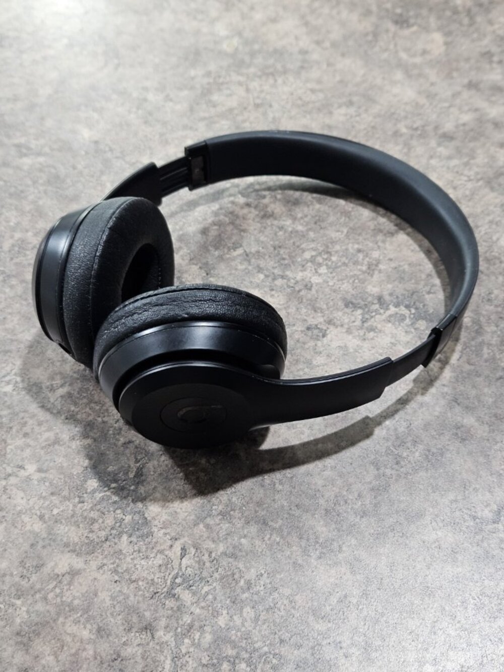 Beats Solo3 Wireless Black A1796 Headphones with Case